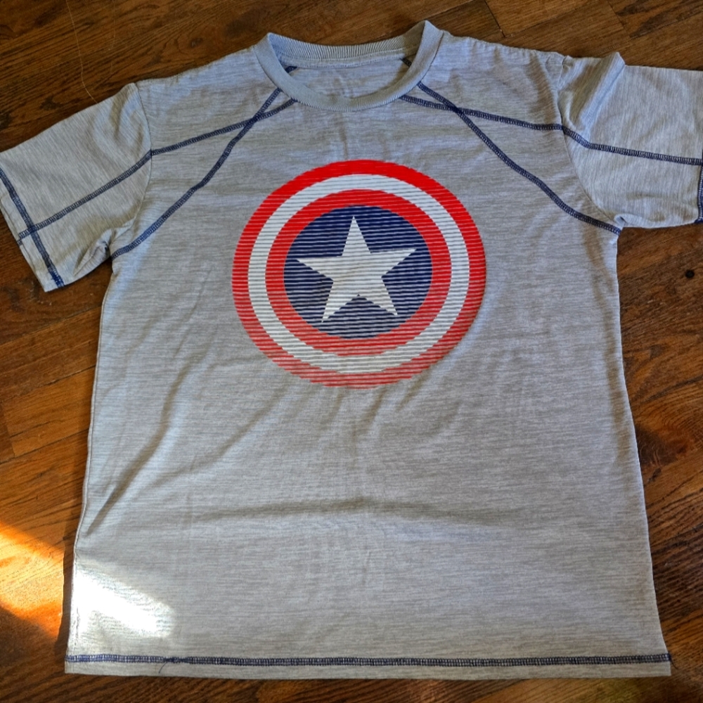 Marvel captain America shirt size sm
